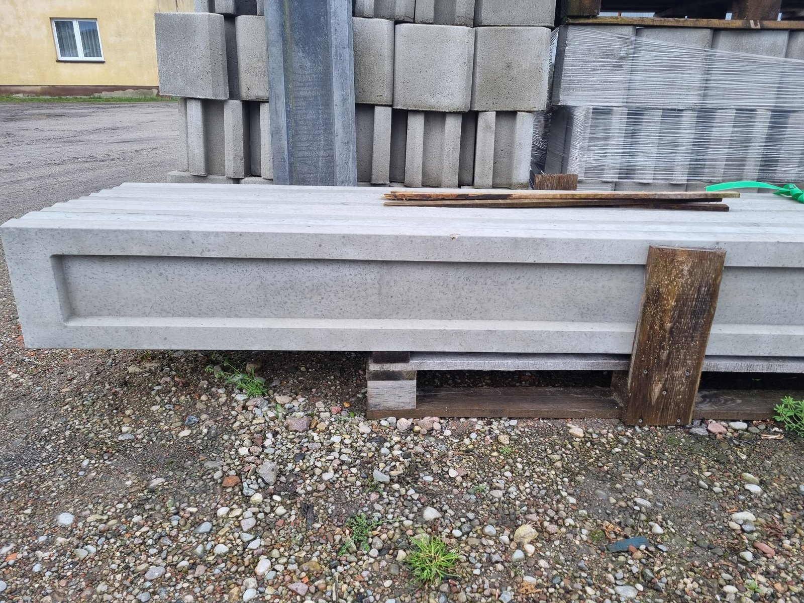 Produkcja wlasna wyrobow betonowych MUR-BET